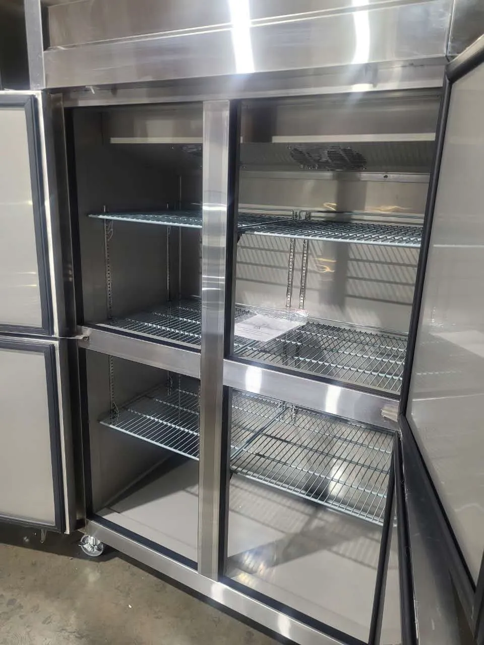 Chef AAA - SCD-880R. Commercial 4 Solid Door Reach-In Refrigerator 32cu.ft.