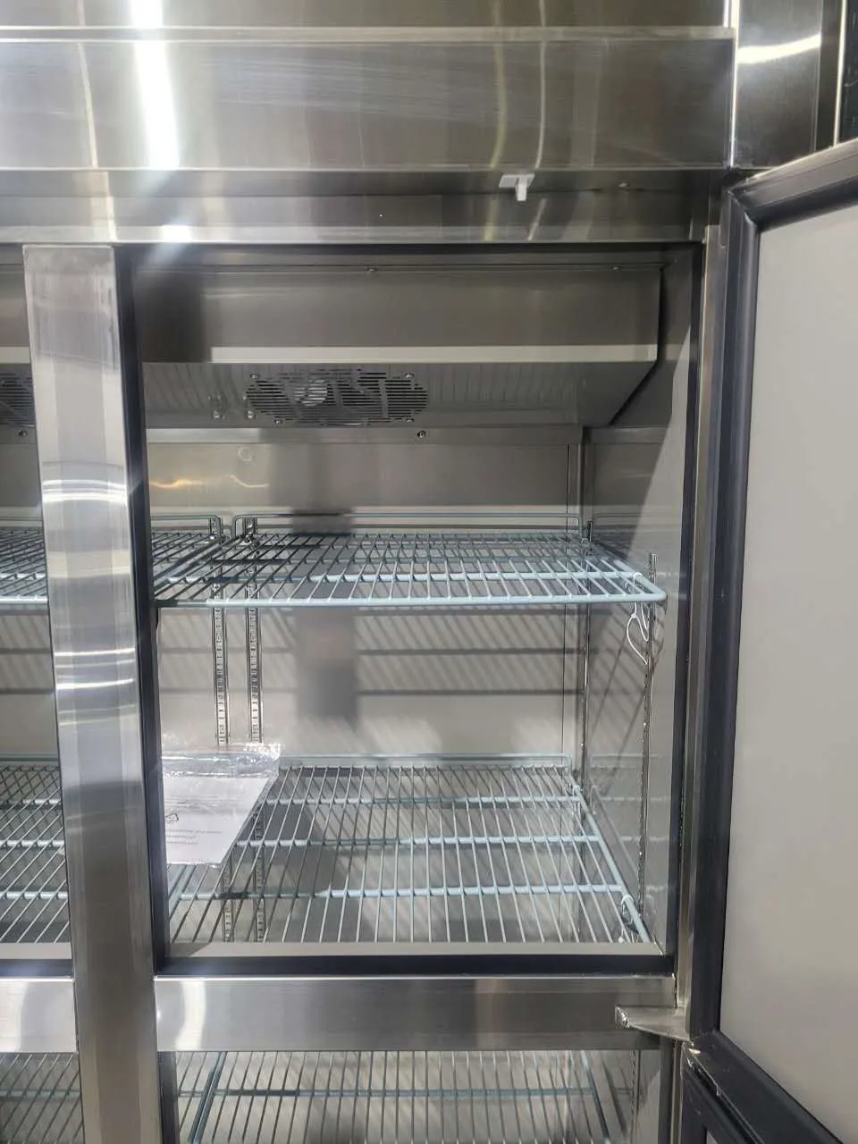 Chef AAA - SCD-880R. Commercial 4 Solid Door Reach-In Refrigerator 32cu.ft.